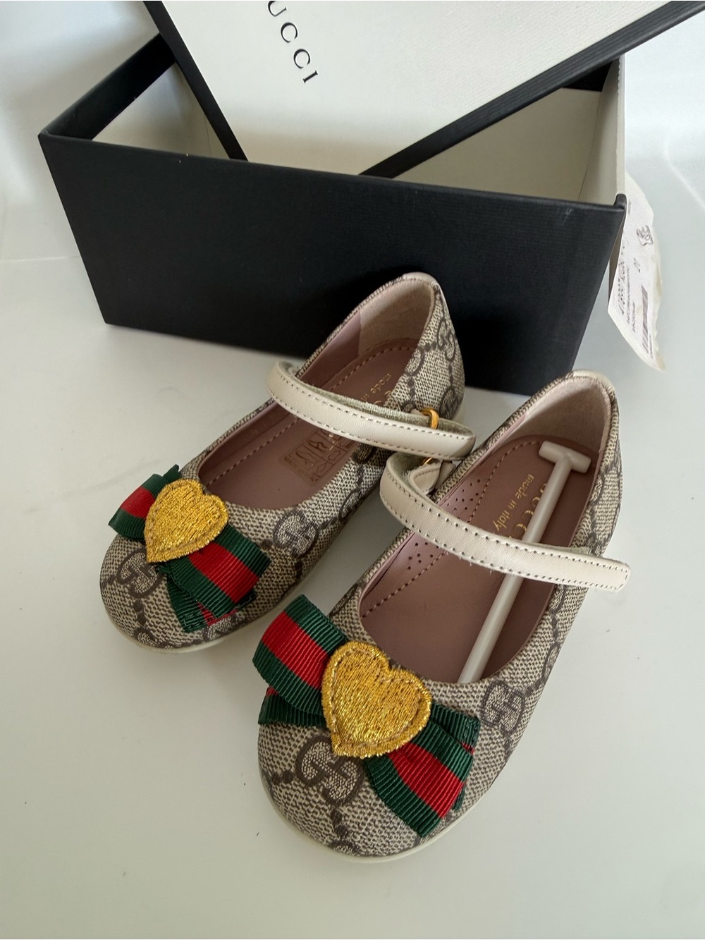 Gucci Kids Beige GG Canvas Heart Bow Mary Janes with Green-Red - Picture 4 of 8